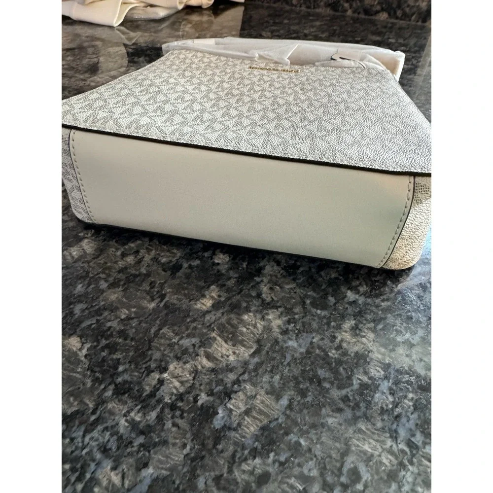 New Michael Kors Jet Set Travel Small Logo Messenger Bag Light Cream Multi Purse